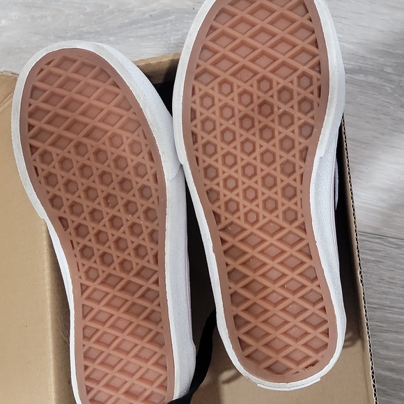 Vans - Picture 4 of 5